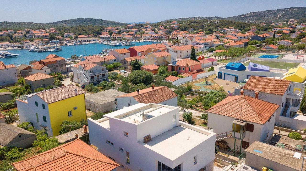 Vila Regina Apartment Rex With Swimming Pool Йезера Екстериор снимка
