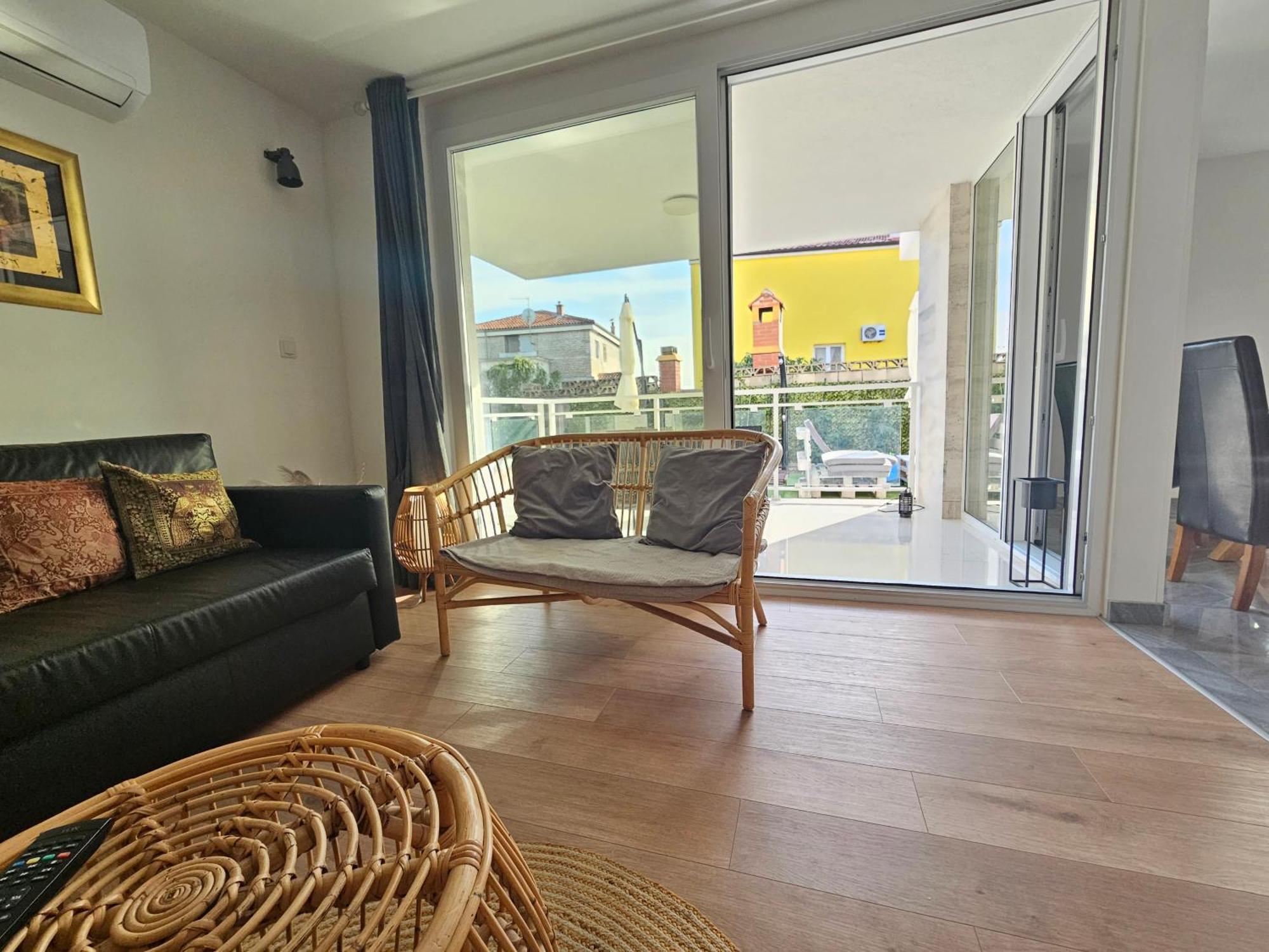Vila Regina Apartment Rex With Swimming Pool Йезера Екстериор снимка